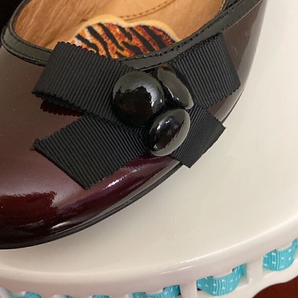 👠👠Sofft Maroon Patent Side Buttons & Bows Leather Heels Pumps!! Almost new!! - Picture 6 of 10